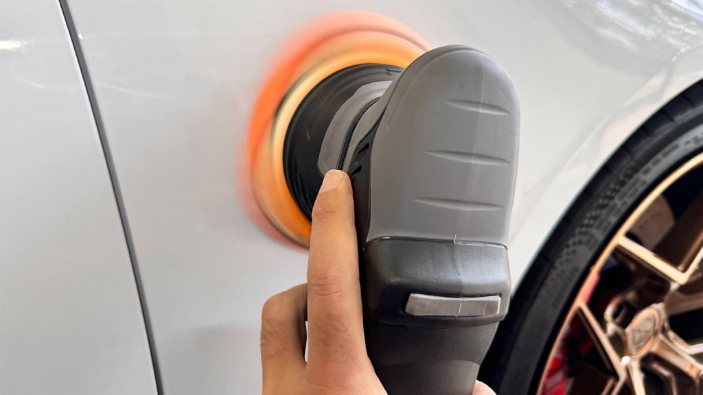 Lucidatura Auto: Il Segreto per un'Auto Splendente e Protetta - Solodettagli