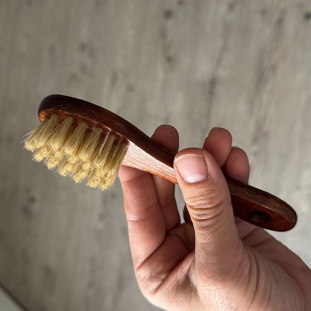 Spazzola per Pulizia Pelle Small Brush by Leather Expert - Solodettagli